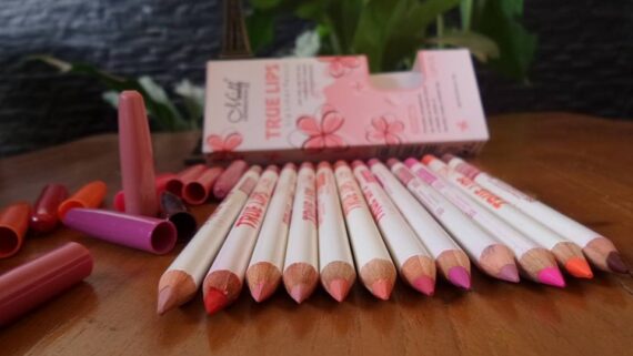 true lip ทรูลิป ดินสอเขียนขอบปาก 1กล่อง 12สี ของมีนาว Menow