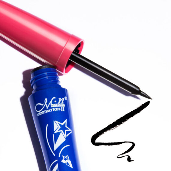 Longlating eyeliner super felt waterproof อายไลเนอร์สูตรกันน้ำ ปลายพู่กันขนาดเล็ก สามารถบังคับทิศทางได้ง่ายตามต้องการ ไม่เลอะระหว่างวัน สร้างลุคส์สุดเปรี้ยวให้ดวงตาเฉี่ยวมีมิติ มีนาว E416
